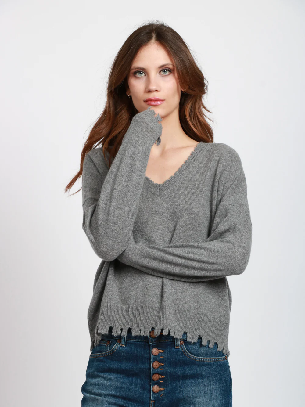 Maglia Mia in Cashmere Grigia con Scollo a V e Rotture - immagine 3