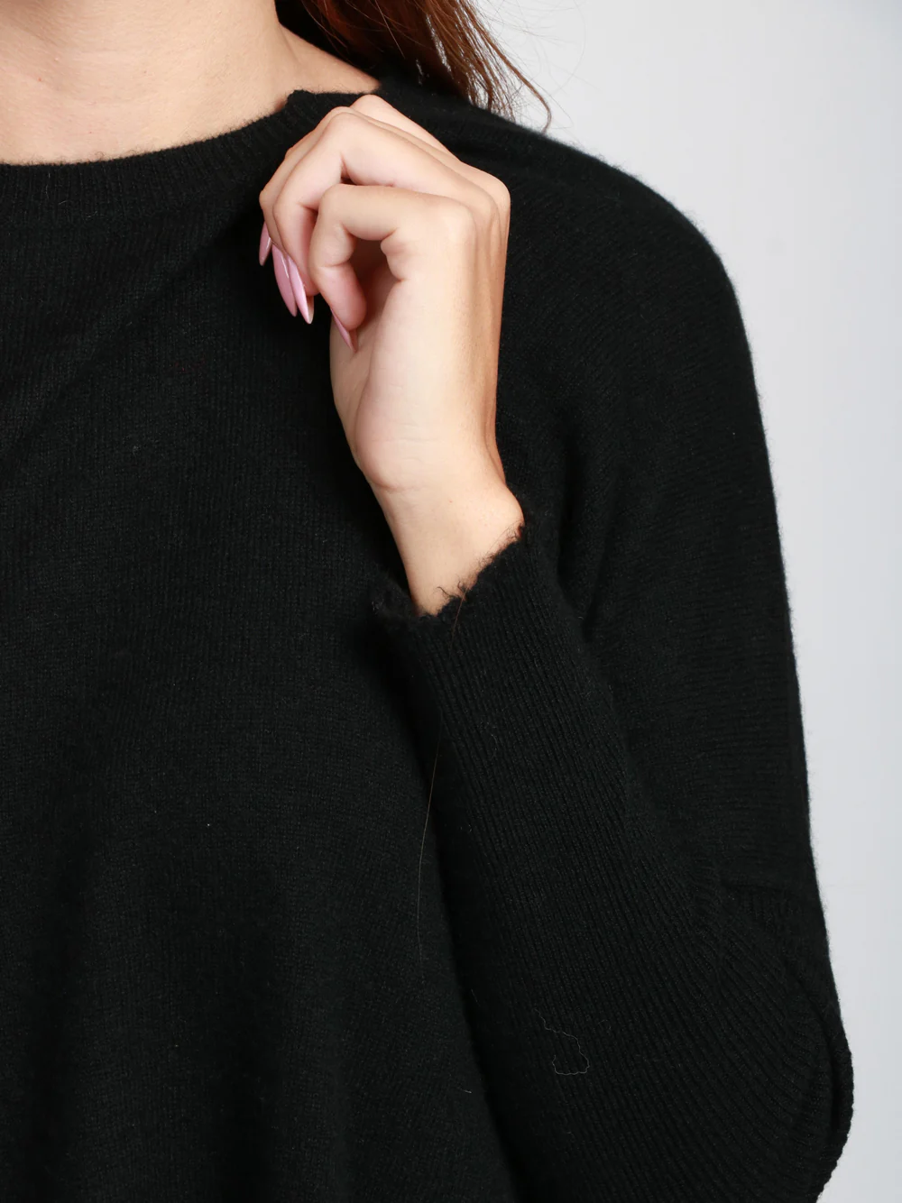 Maglia Ofelia Girocollo in Cashmere Nera con Rotture - immagine 7