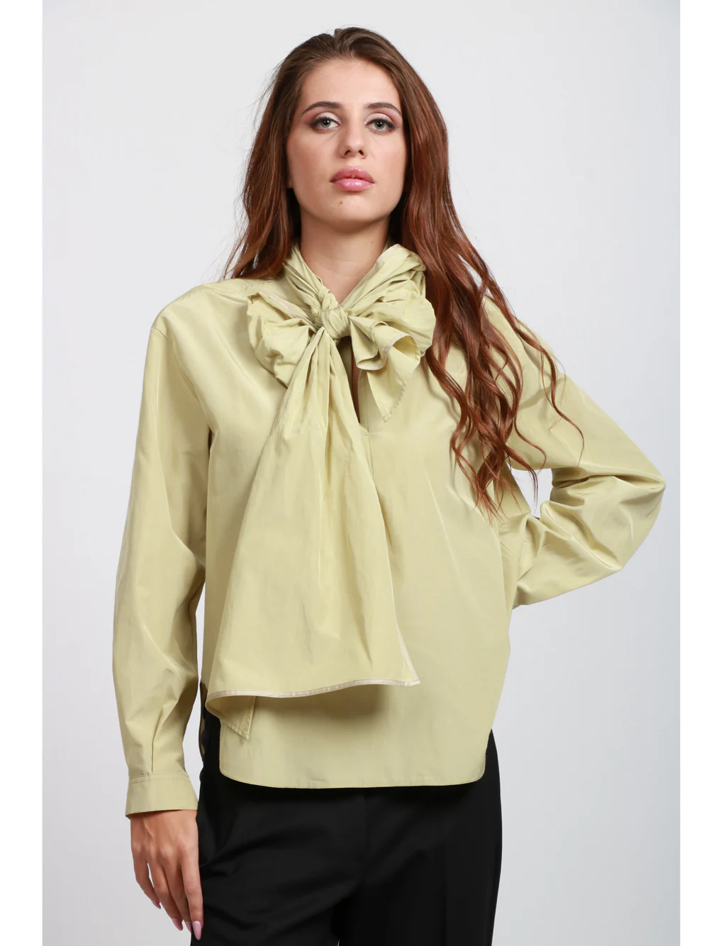 Blusa Girocollo in Taffetà Verde con Fiocco - immagine 3