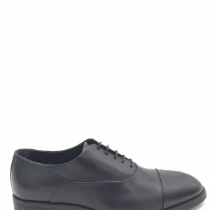 Scarpa allacciata elegante nera