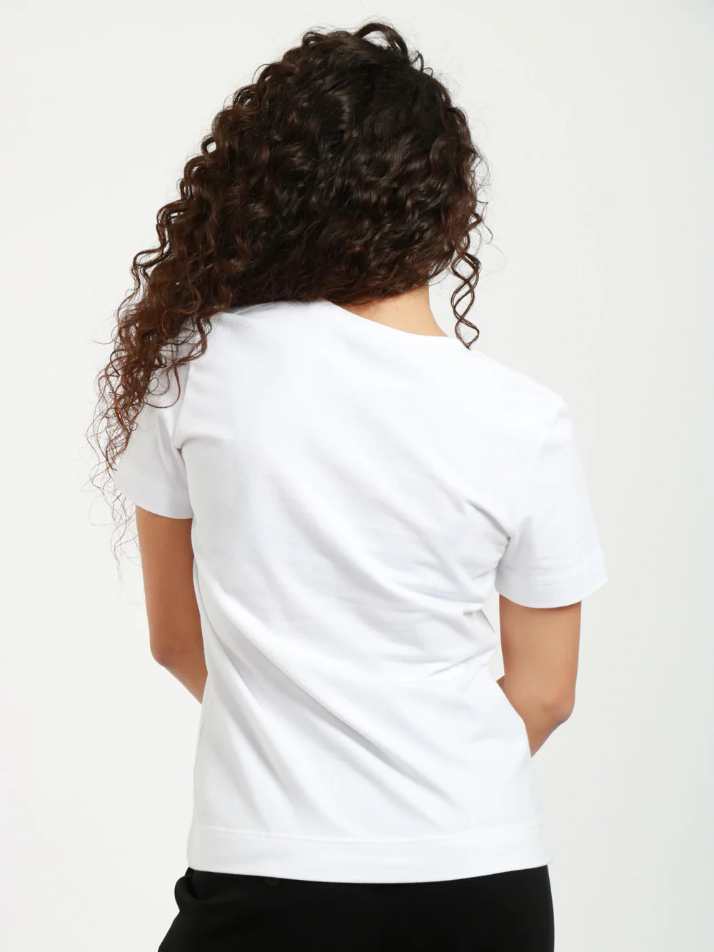 T-Shirt in Cotone Bianca con Scollo a V - immagine 6